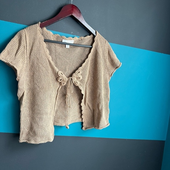 Kenar Cream Tan Crop Tie-Front Blouse - Picture 2 of 9